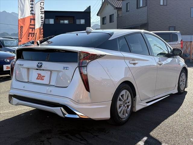 TOYOTA PRIUS 2017