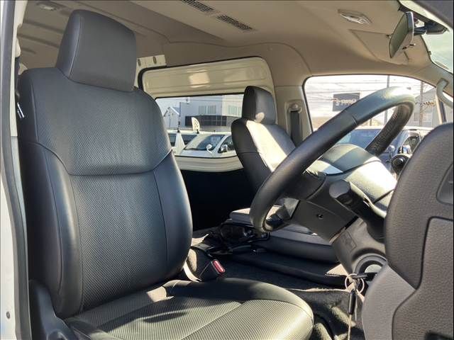 NISSAN NV350 CARAVAN 2014