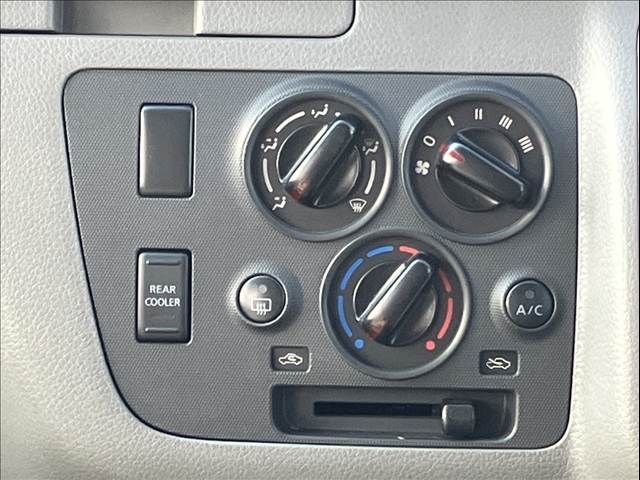 NISSAN NV350 CARAVAN 2014