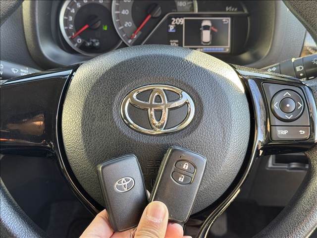 TOYOTA VITZ 2017