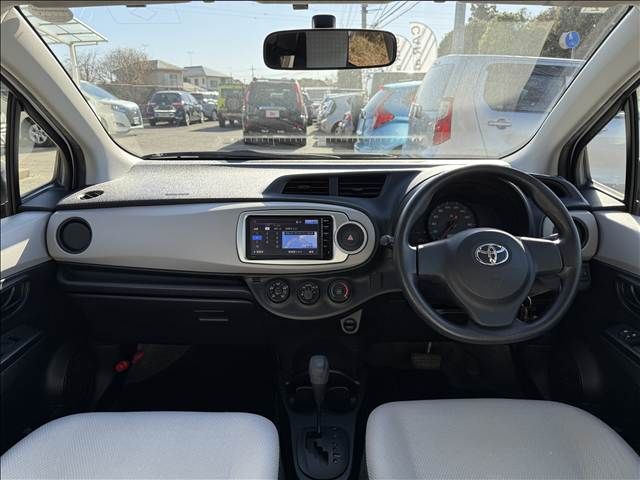 TOYOTA VITZ 2011