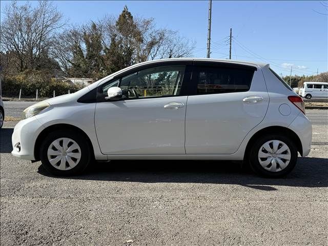 TOYOTA VITZ 2011