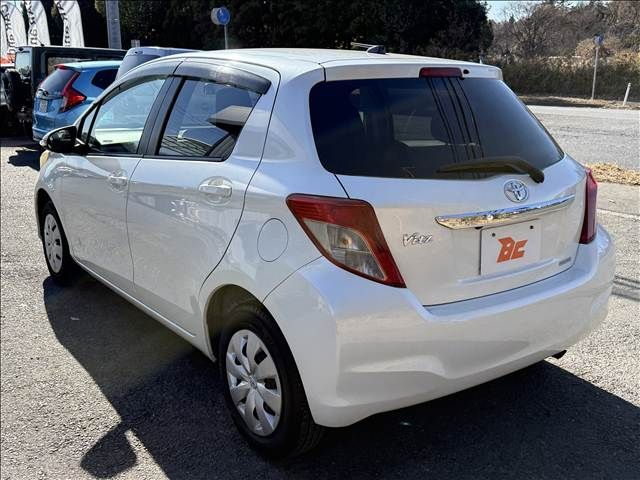 TOYOTA VITZ 2011