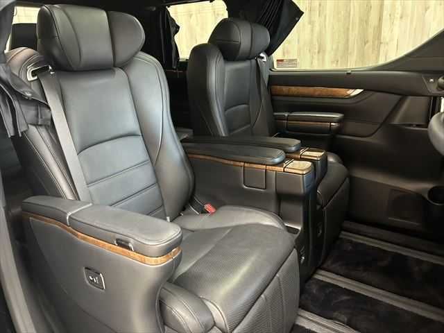 TOYOTA VELLFIRE  HYBRID 4WD 2015