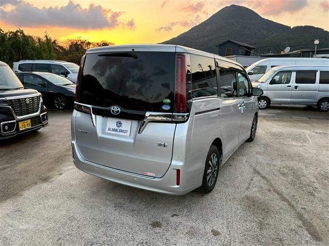 TOYOTA ESQUIRE HYBRID 2020