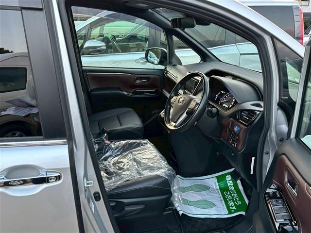 TOYOTA ESQUIRE HYBRID 2020