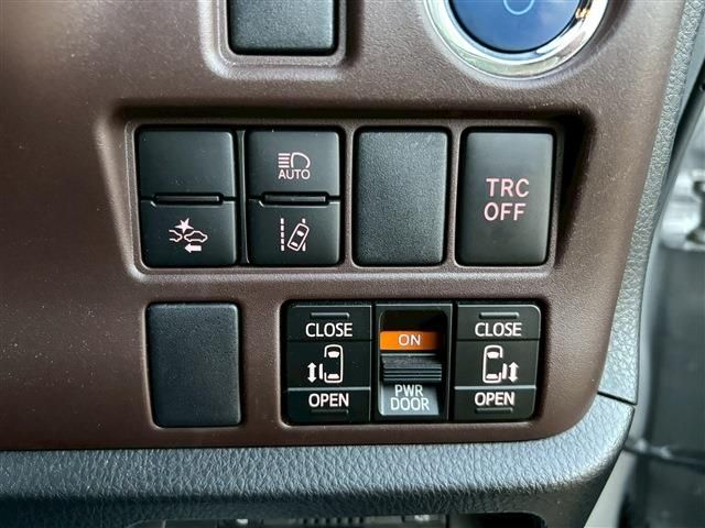 TOYOTA ESQUIRE HYBRID 2020