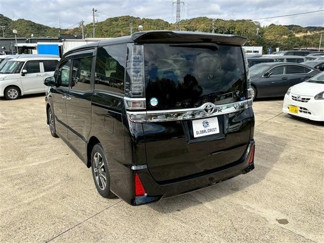 TOYOTA VOXY 2020