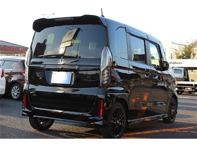 HONDA N BOX CUSTOM 2023