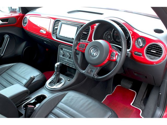 VOLKSWAGEN VOLKSWAGEN The BEETLE 2012