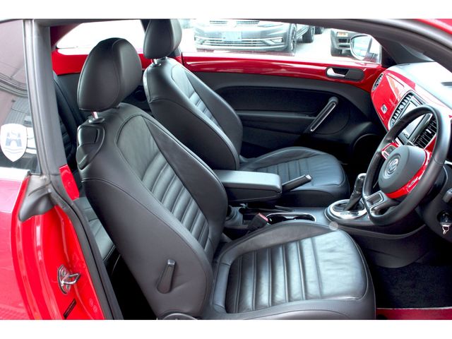 VOLKSWAGEN VOLKSWAGEN The BEETLE 2012