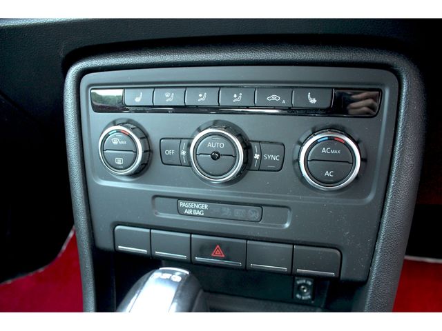 VOLKSWAGEN VOLKSWAGEN The BEETLE 2012