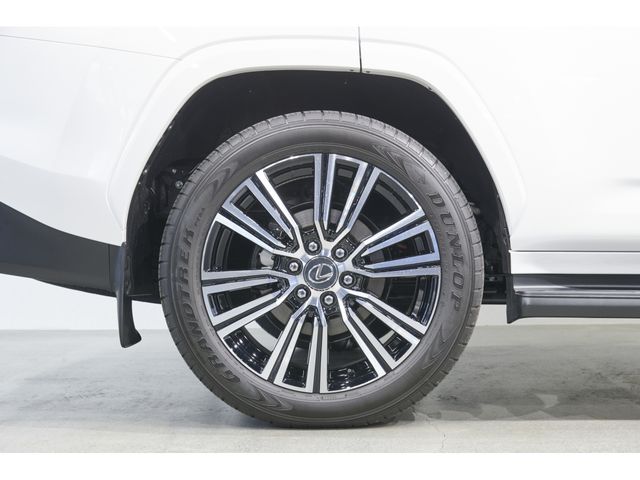 TOYOTA LEXUS LX600 2024