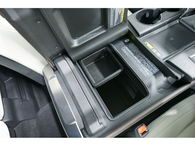 TOYOTA LEXUS LX600 2024