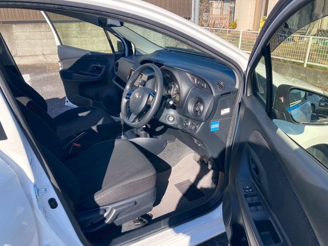 TOYOTA VITZ  4WD 2017