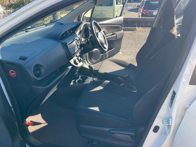 TOYOTA VITZ  4WD 2017