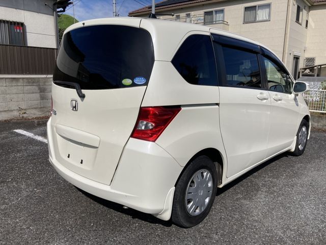 HONDA FREED 2011