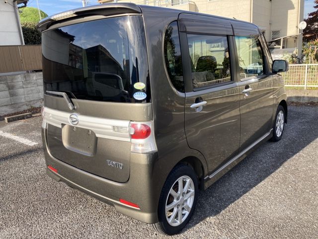 DAIHATSU TANTO CUSTOM 4WD 2010