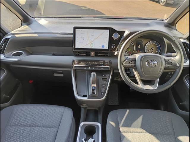 TOYOTA VOXY HYBRID 2022