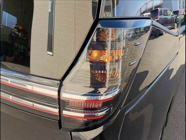 TOYOTA VOXY HYBRID 2022