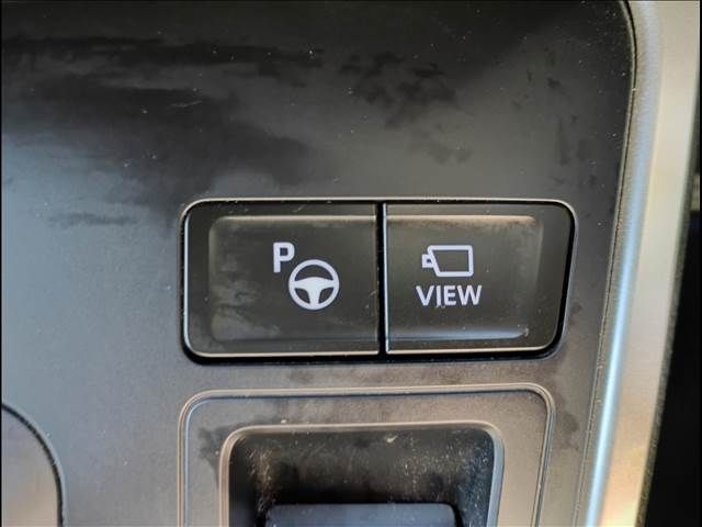 TOYOTA VOXY HYBRID 2022