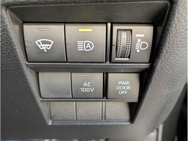 TOYOTA VOXY HYBRID 2022