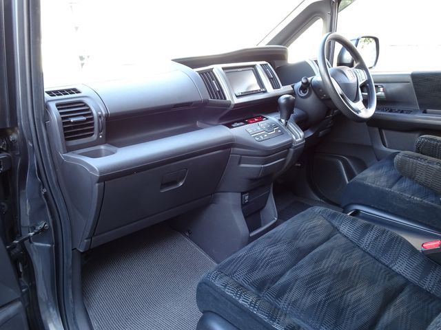 HONDA STEPWAGON 2013