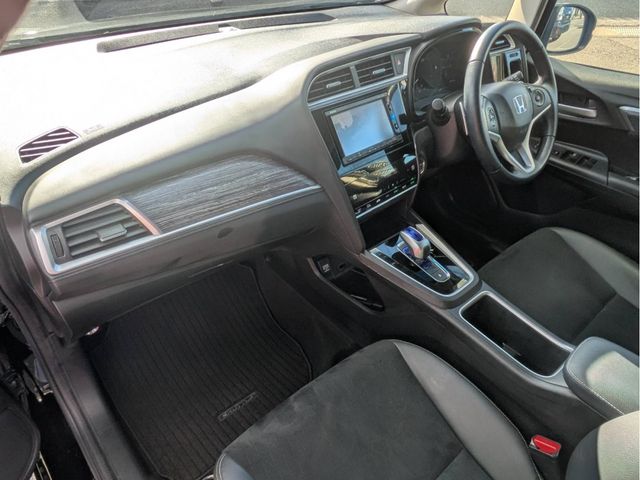 HONDA SHUTTLE HYBRID 2016