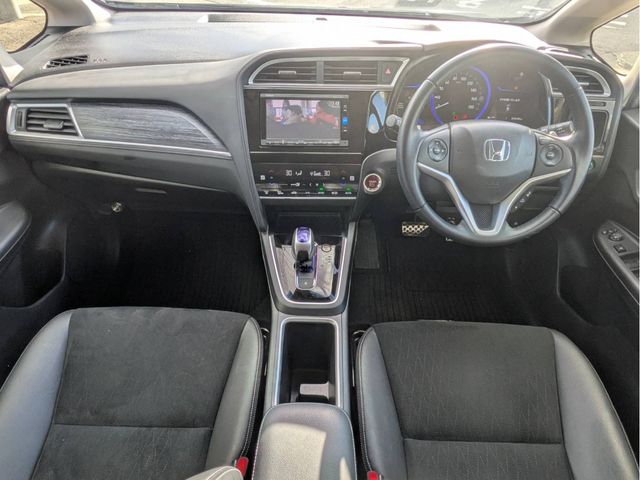 HONDA SHUTTLE HYBRID 2016