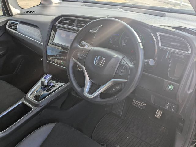 HONDA SHUTTLE HYBRID 2016