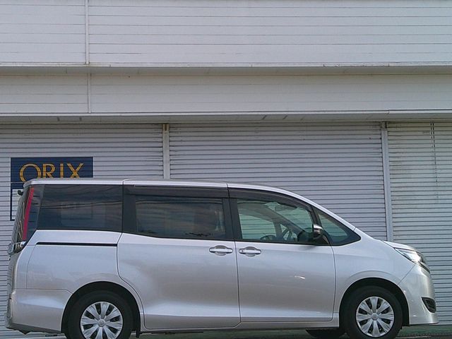 TOYOTA NOAH 2020