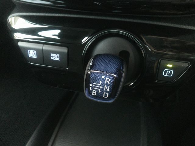 TOYOTA PRIUS 4WD 2021