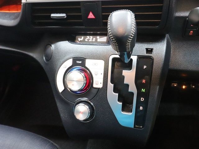 TOYOTA SIENTA HYBRID 2016