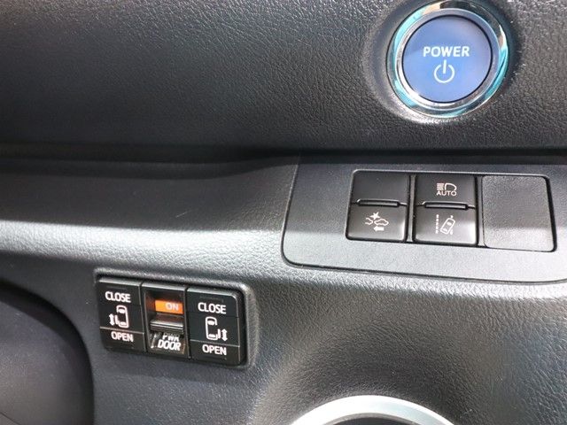 TOYOTA SIENTA HYBRID 2016