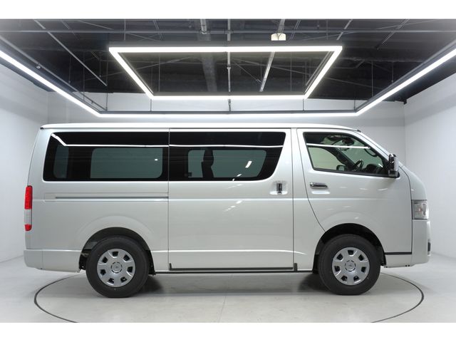 TOYOTA HIACE van 4WD 2025