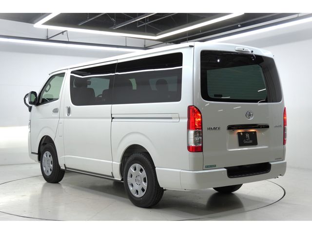TOYOTA HIACE van 4WD 2025