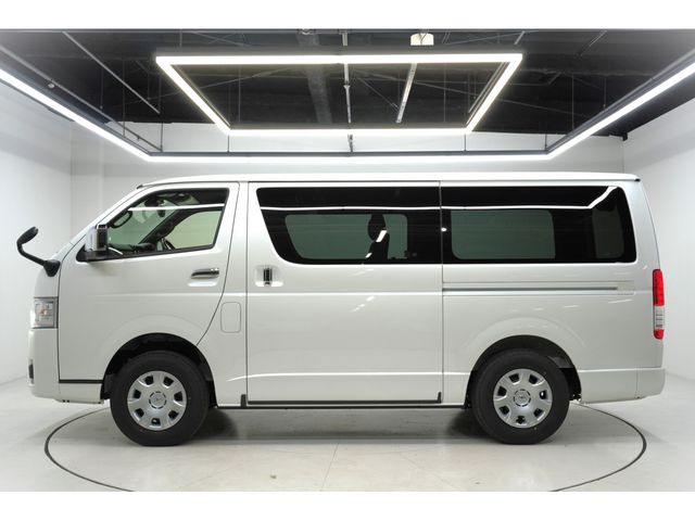 TOYOTA HIACE van 4WD 2025