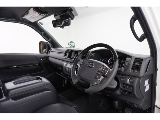 TOYOTA HIACE van 4WD 2025