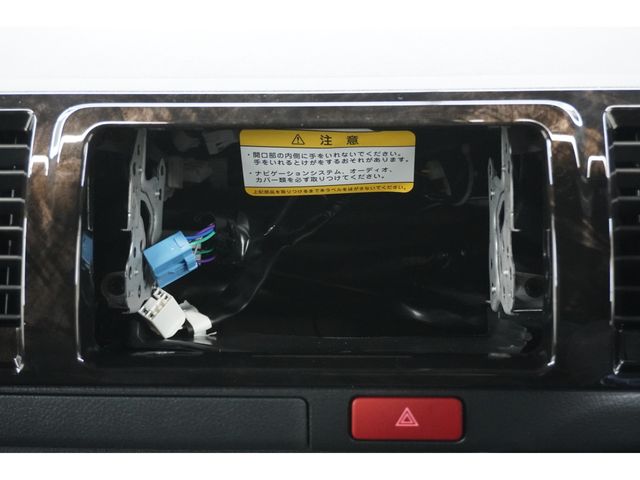 TOYOTA HIACE van 4WD 2025