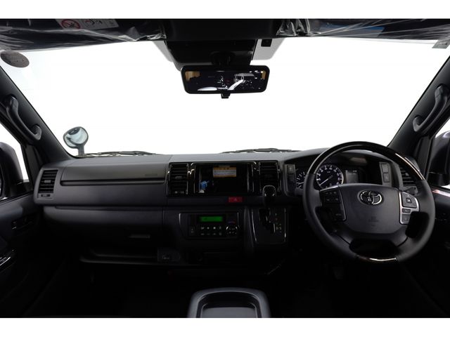 TOYOTA HIACE van 4WD 2025