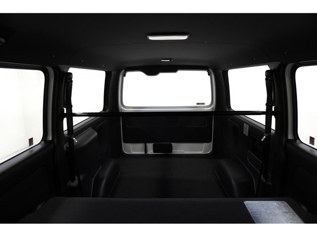 TOYOTA HIACE van 4WD 2025