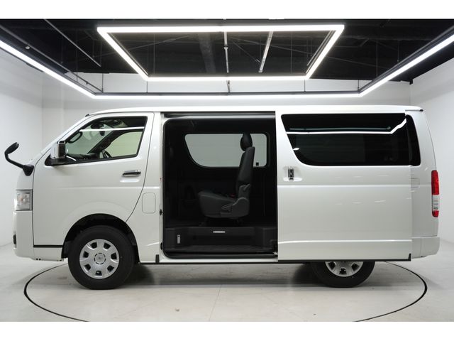 TOYOTA HIACE van 4WD 2025