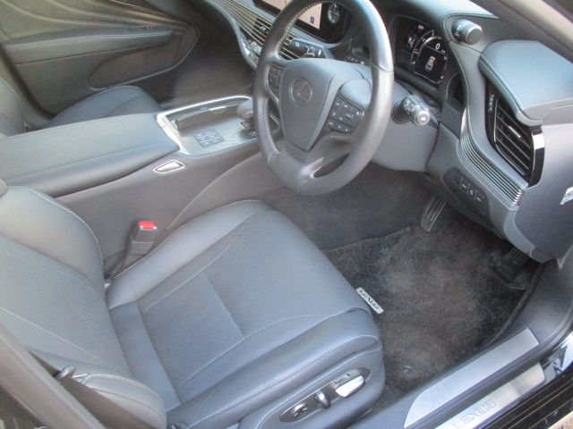 TOYOTA LEXUS LS500 2023