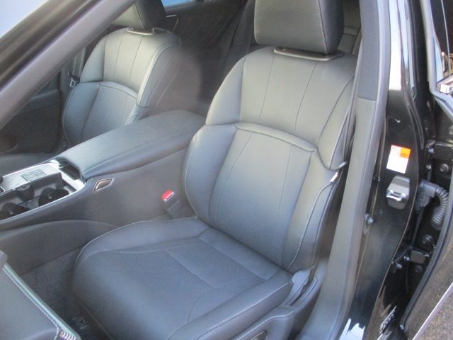 TOYOTA LEXUS LS500 2023