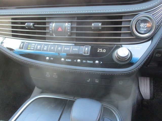 TOYOTA LEXUS LS500 2023