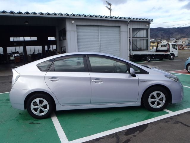 TOYOTA PRIUS 2013