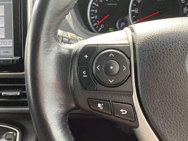 TOYOTA VOXY 4WD 2014