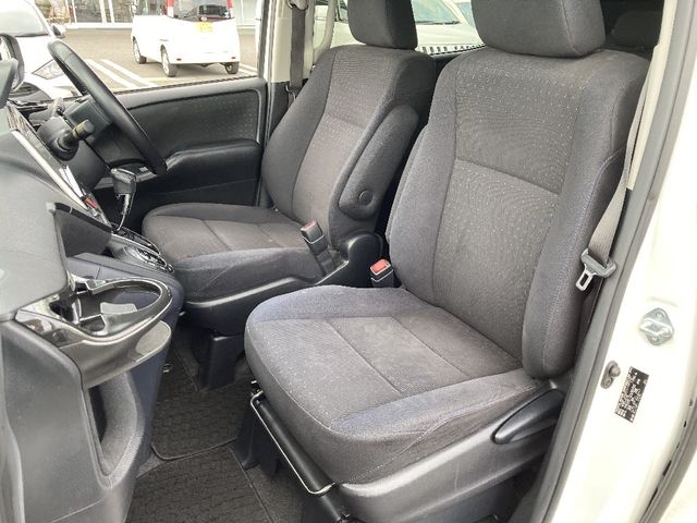 TOYOTA VOXY 4WD 2014