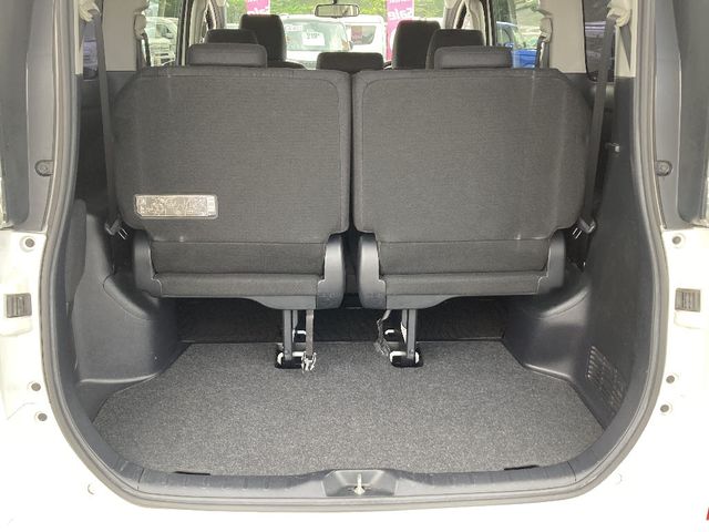 TOYOTA VOXY 4WD 2014