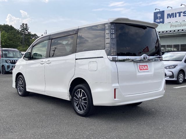 TOYOTA VOXY 4WD 2014